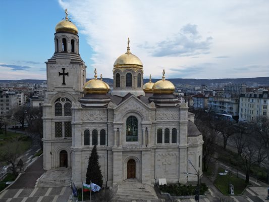 Спаси от разруха катедралния храм във Варна
