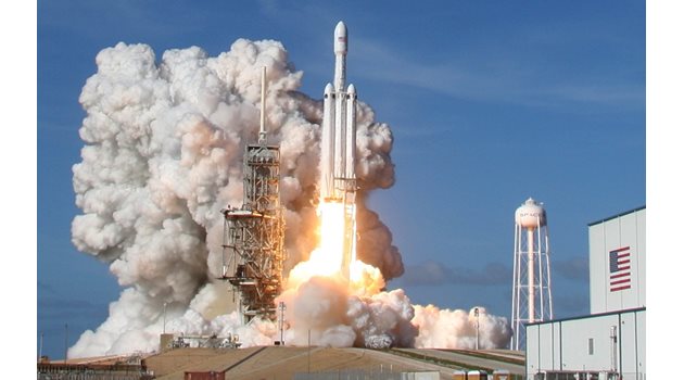 Компанията планира около 30 старта през тази година, включително още два на Falcon Heavy.