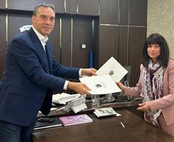 Кметът Димитър Николов и ректорката на УАСГ доц. д-р арх. Гичка Кутова подписаха договор за сътрудничество.