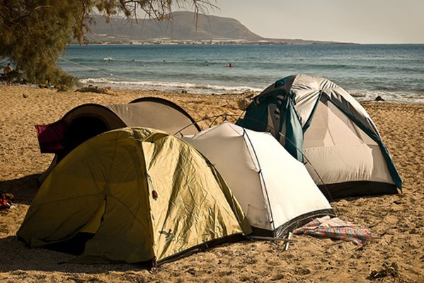 Палатки и кемпери трябва да се поставят само и единствено на определените за къмпинг места.