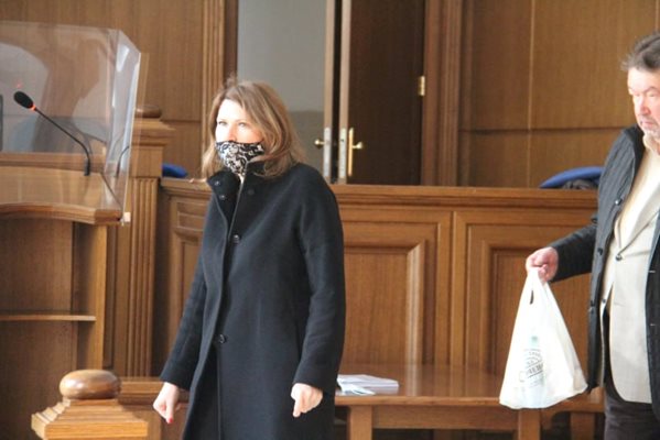 Майката на Кристиян - Десислава Пешева, подкрепи сина си в съдебната зала