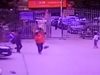 Дете взриви бомбичка в Китай, остана невредимо (Видео)