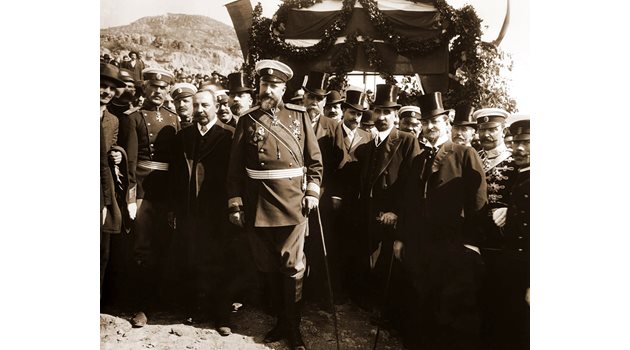 Фердинанд с правителството на Малинов на път да обяви