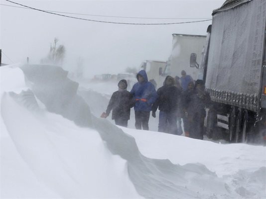 Зимната обстановка в Румъния е дори по-лоша от тази в България. Снимка: Ройтерс