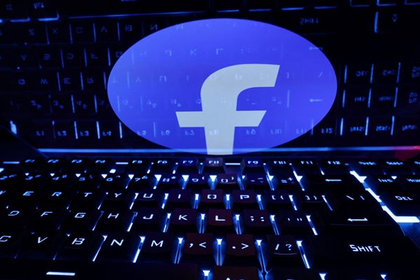 Компанията "Телус"  спира да контролира българския фейсбук