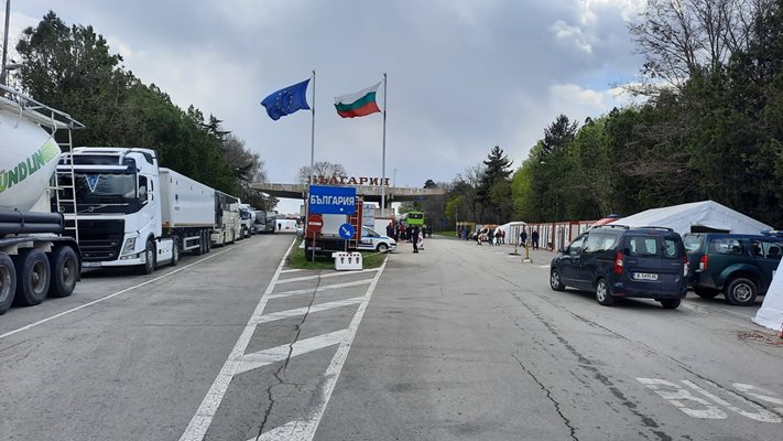 Интензивен е трафикът на някои от граничните пунктове на българо-румънската граница