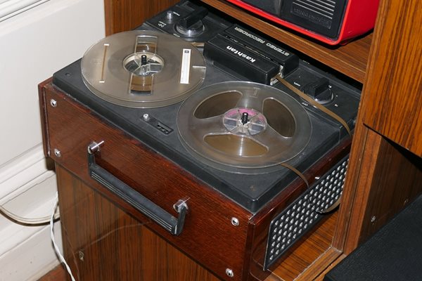 Старите магнетофони събираха на дългите си ленти различни жанрове музика - и за възрастните, и за децата.