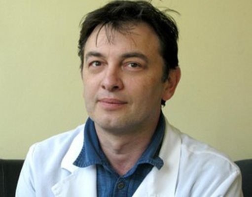 Доц. Алексей Савов,  началник на Националната генетична лаборатория в “Майчин дом”