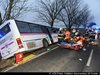 Трима загинаха, а 45 са ранени при катастрофа между кола и автобус край Прага