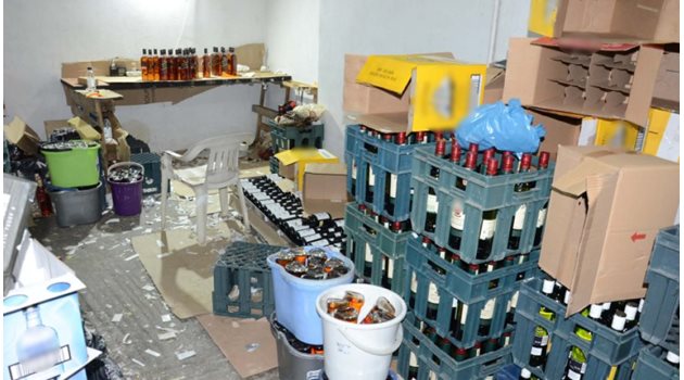 Многочленна банда е спечелила милиони евро от нелегален внос на алкохол на гръцкия пазар. Снимка "Български новини"