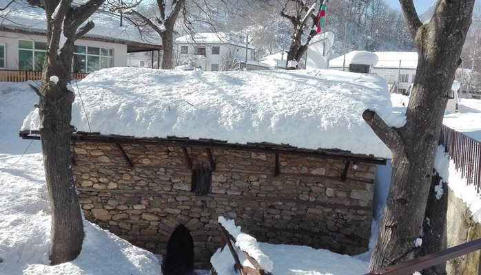 Интересът на туристите към Пехливанската воденица в Шумнатица амбицитара местните да се захванат с възстановяването на втора воденица. СНИМКИ НЕНКО СТАНЕВ