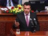 Новият премиер на Македония Зоран Заев пое поста от предшественика си Емил Димитриев