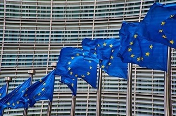 Европарламентът даде предварително одобрение за сделката за Брекзит