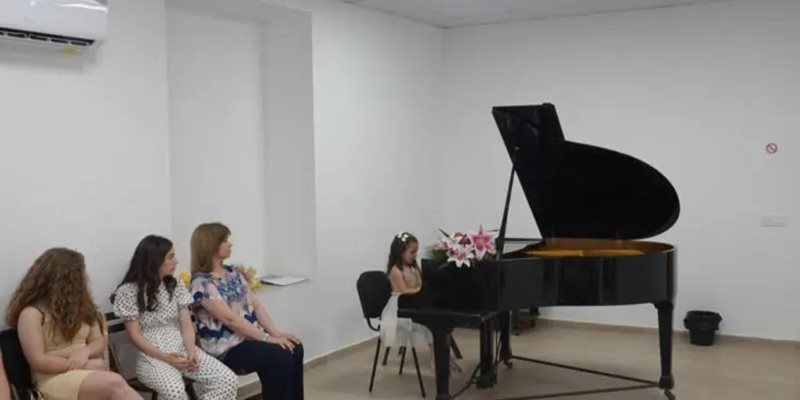 Три талантливи млади пианистки от класа на Нина Петрова към ОШИ "Добри Христов" – Монтана се наредиха на челните места в престижния международен музикален конкурс "Creativas", Испания