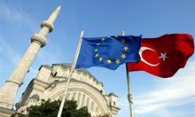 През последните години ЕС и Турция затъваха във все по-отровната комбинация от споделени интереси, взаимни разочарования и видимо лицемерие
