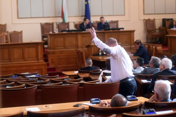 Все още не е ясно как ще мине първото официално преброяване на мнозинства в парламента