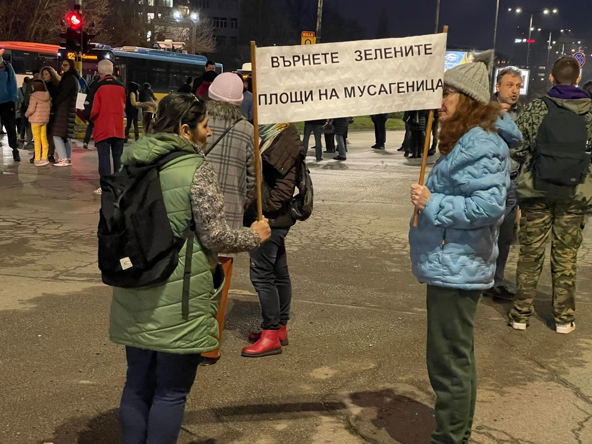 Протест блокира движението по столичния бул. "Г. М. Димитров" (Видео, снимки)