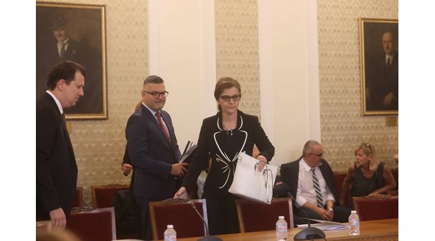 Парадокс: ГЕРБ и ДПС помагат на премиера и свален, да вдигнат ветото за Македония