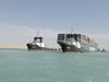Трафикът в Суецкия канал е подновен