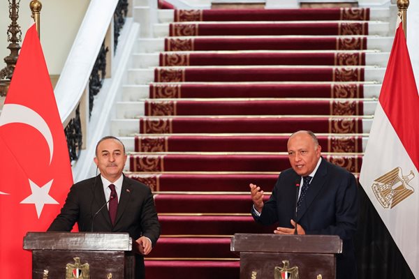 Външните министри на Турция и Египет Мевлют Чавушоглу Самех Шукри. СНИМКА: РОЙТЕРС