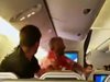 Пътници се сбиха на борда на самолет (Видео)