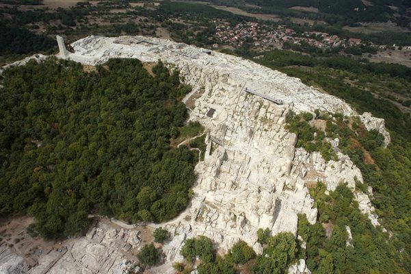 Средновековният комплекс Перперикон е един от най-древните мегалитни паметници, изцяло изсечен в скалите. Намира се на 15 км североизточно от Кърджали. Археологическият комплекс става все по-популярен и сред чуждите туристи.