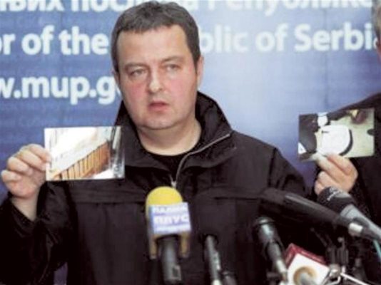 Вътрешният министър Ивица Дачич лично представя пред медиите резултати от акциите.
СНИМКИ: АРХИВ