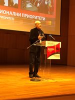 Акад. Антон Дончев приветства българските журналисти.