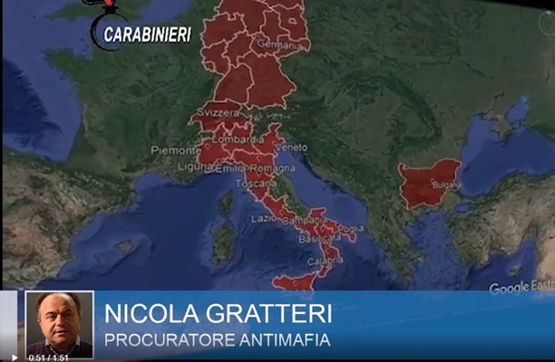 Прокурорът от „Антимафия” в Катандзаро Никола Гратери обяснява къде са извършени последните акции срещу Ндрангета – на картата в червено е и България СНИМКИ: Карабинери


