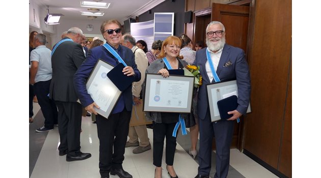 Наградените за почетни граждани на София Васил Найденов,  Богдана Карадочева и Владо  Пенев