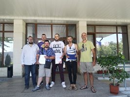 Членове на ИК "За Павликени" с подписката