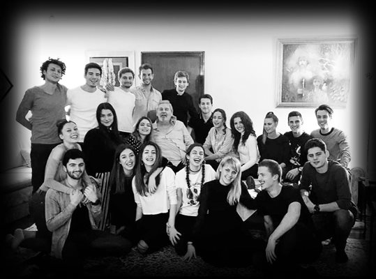Последната обща снимка на студентите с техния Мастер. Черно-бяла е по тяхно желание и е заснета на рождения му ден на 9 декември 2018 г.