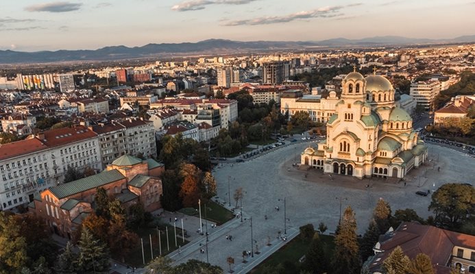 Храм-паметникът “Св. Александър Невски” на едноименния площад.

СНИМКА: ГЕОРГИ ПАЛЕЙКОВ