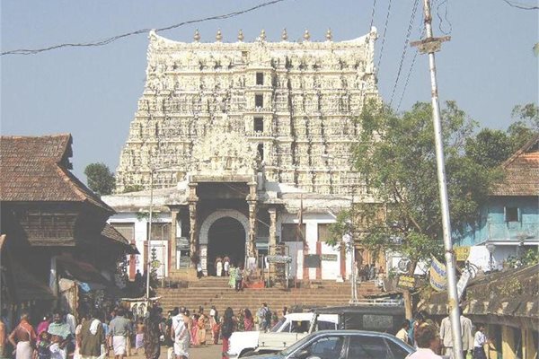Храмът “Сри Падманабхасвани” в Индия крие съкровища за 16 милиарда евро.