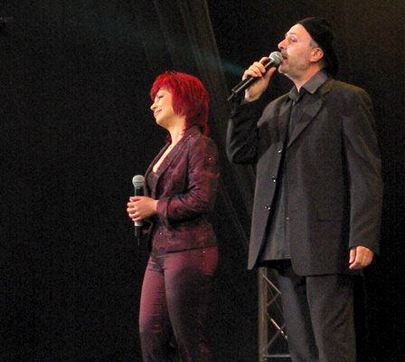 Милица Божинова на сцената с Илия Ангелов

СНИМКИ: АРХИВ
