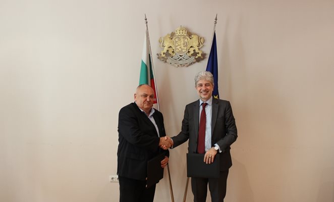 Министърът на околната среда и водите Нено Димов и д-р инж. Сава Савов подписаха договор за изграждане на ВиК инфраструктура СНИМКИ: пресцентърът на министерството на околната среда и водите
