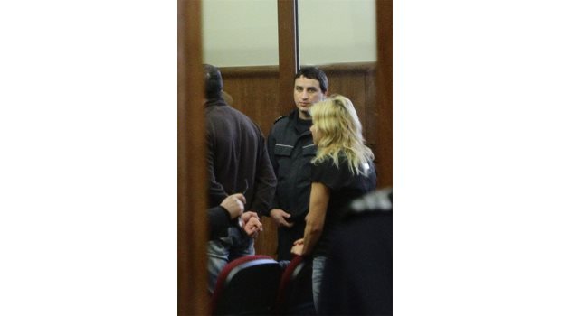 Майката на предалия се бандит Мила Георгиева е подсъдима по две дела в спецсъда