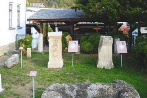 През 2005 година към Музея на занаятите е изграден лапидариум. В него са експонирани епиграфски паметници, открити при археологически разкопки в Троянско.