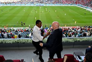Самуел с президента на ФИФА Джани Инфантино КАДЪР: Туитър/@AllezLesLions