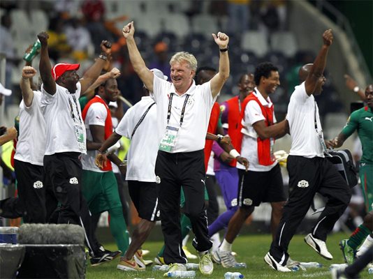 Пол Пут се радва, след като тимът му се класира за финал на африканското първенство.