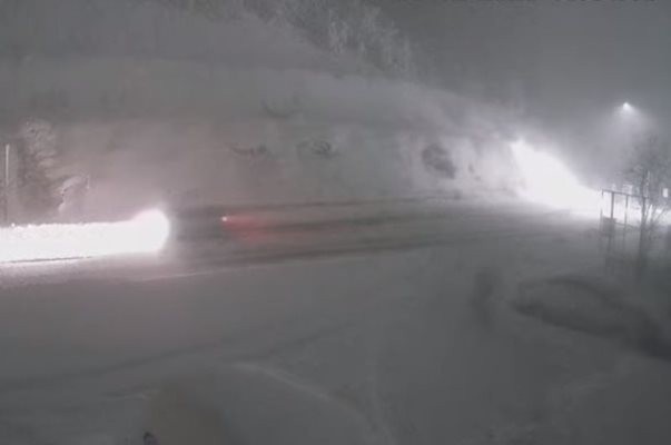 40  сантиметра е снежната покривка на ГКПП "Маказа". СНИМКА: СКРИЙНШОТ ЮТУБ