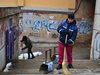 Ударно чистят и дезинфекцират
пешеходните подлези в Търново