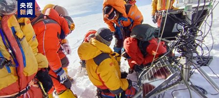 Китайска научна експедиция започна мисия на върха на планината Чо Ою
