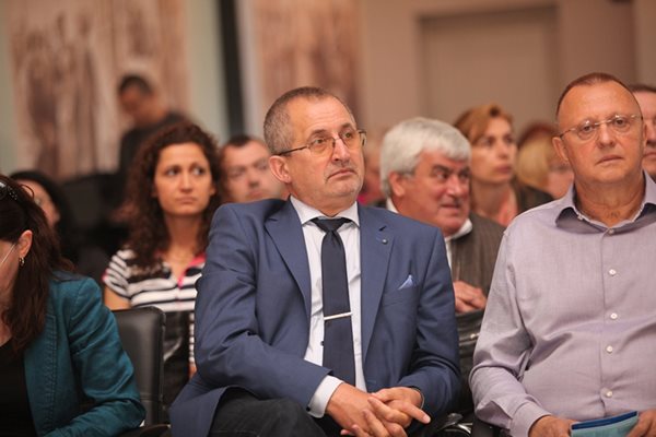 Областният управител Стефко Буруджиев и депутатът Пламен Нунев.