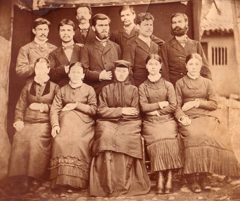 Монахиня Евгения с общественици и учители от Карлово – от периода след гибелта на Апостола през 1873 г.