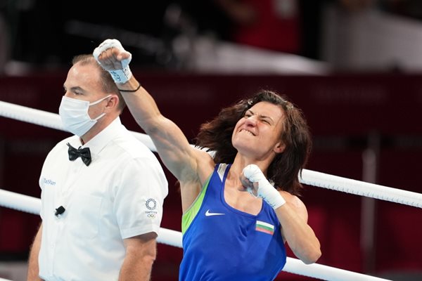 Стойка Кръстева в мига, след като е спечелила финала на олимпийските игри в Токио. СНИМКИ: ЛЮБОМИР АСЕНОВ, LAP.BG