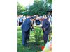 Вежди Рашидов засади японска дюля до паметника на майка си в Кърджали (Снимки)