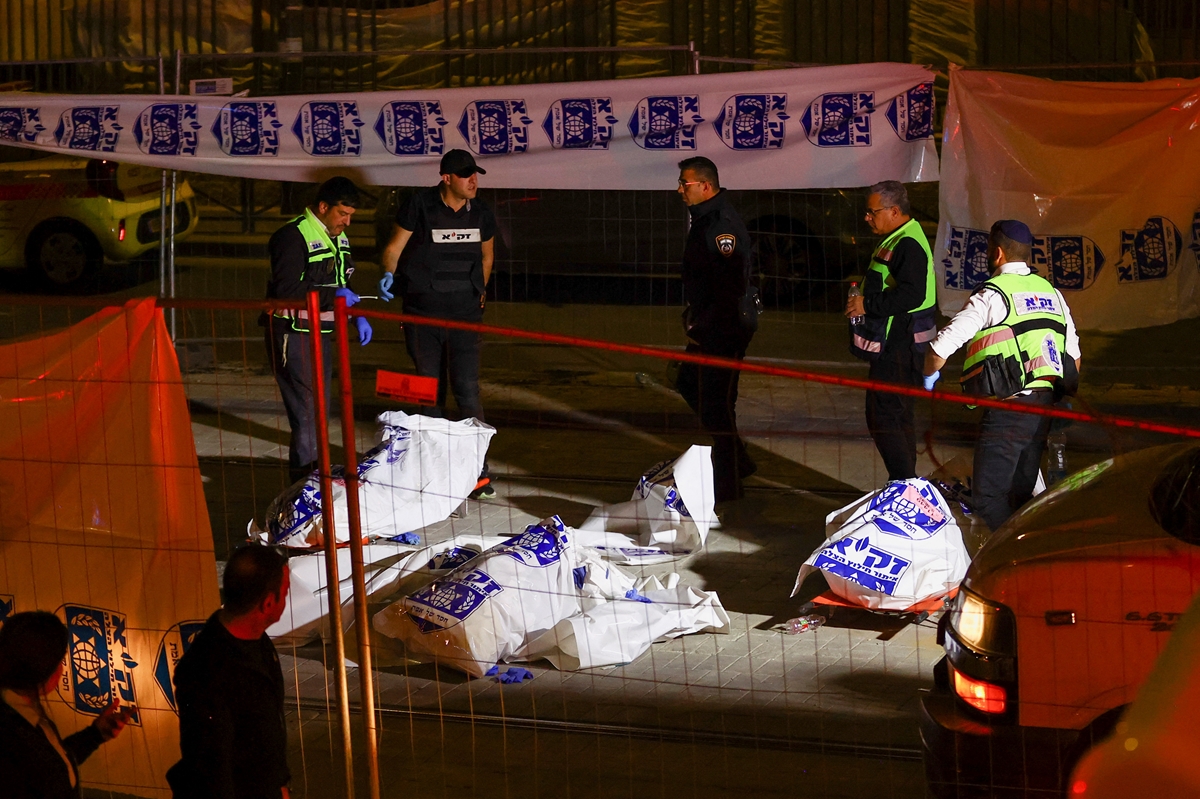 Полицията в Израел задържа 42 души след убийството край синагога