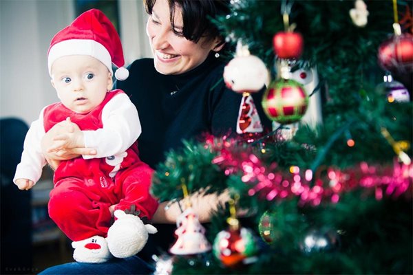 Здравейте, изпращам снимка от първата Коледа на Боян Димов, който точно на Коледа стана на 5 месеца. 
Поздрави, 
Ели Димова