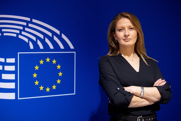 Цветелина Пенкова е евродепутат от БСП и Групата на социалистите и демократите